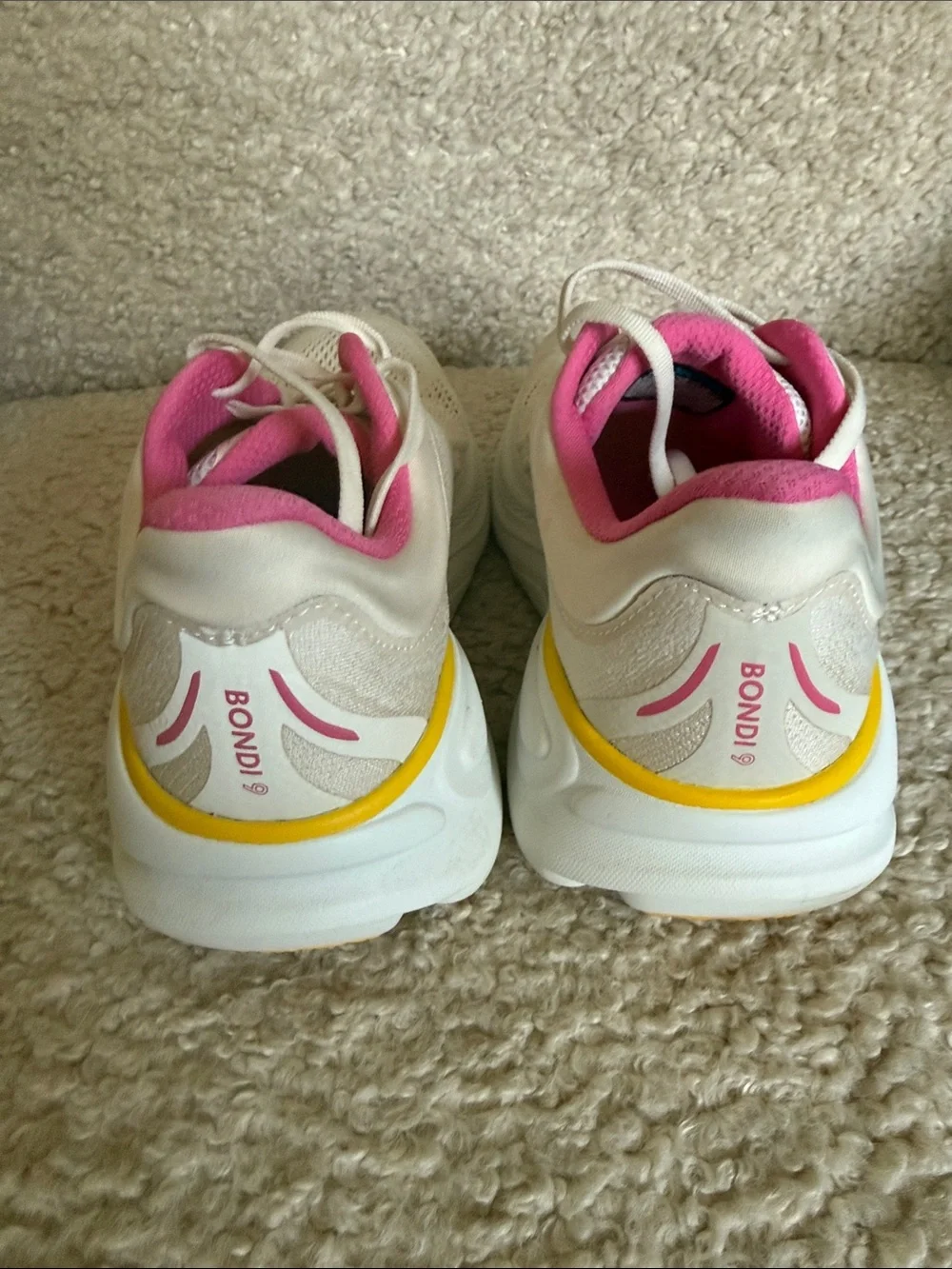 Women’s Hoka Bondi 9 size 8D Wide - Picture 5 of 7